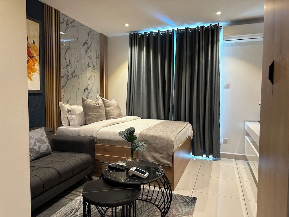 Unique Homes by Embassy Gardens Luxury Studio Suite, Courtyard View 15