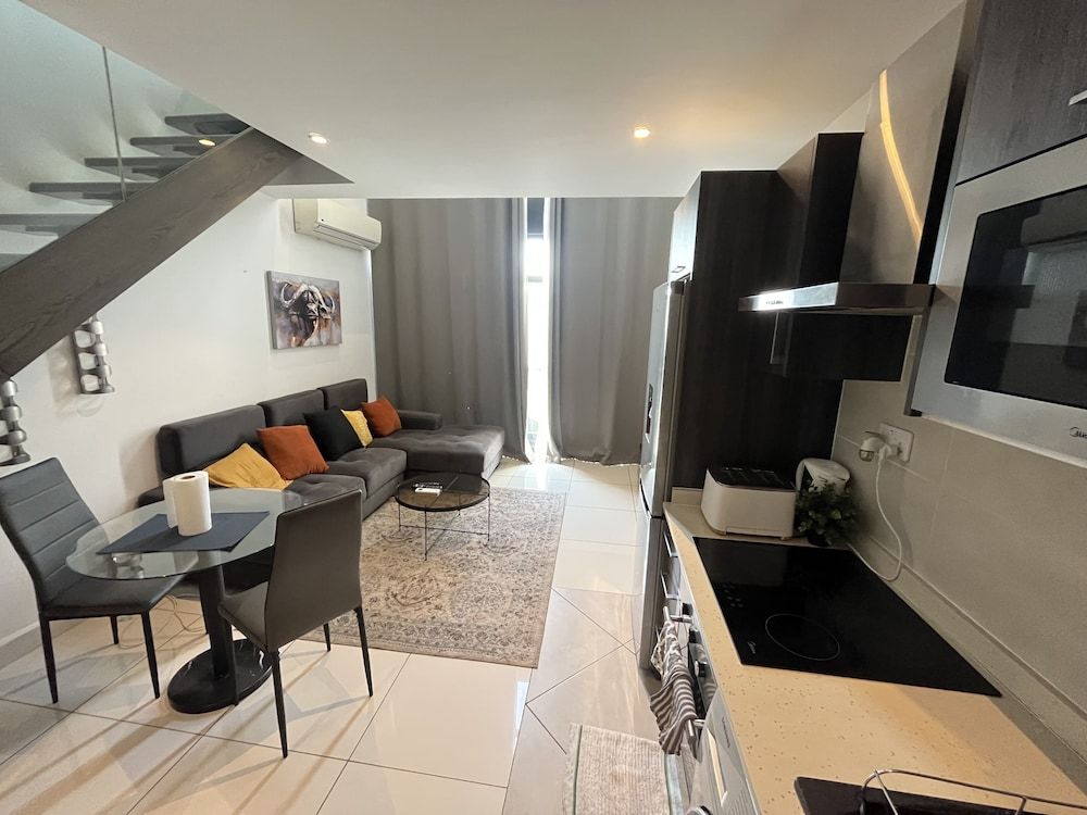 Unique Homes by Embassy Gardens Deluxe Duplex, 1 Bedroom, Pool View 39