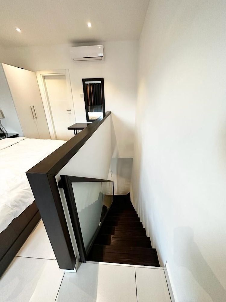 Unique Homes by Embassy Gardens Deluxe Duplex, 1 Bedroom, Pool View 31