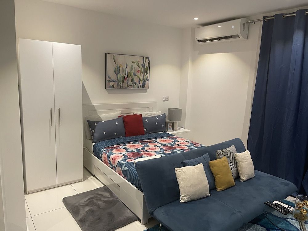 Unique Homes by Embassy Gardens Luxury Studio Suite, Courtyard View