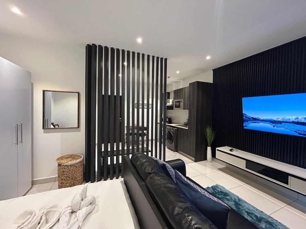 Unique Homes by Embassy Gardens Luxury Studio Suite, Courtyard View 32