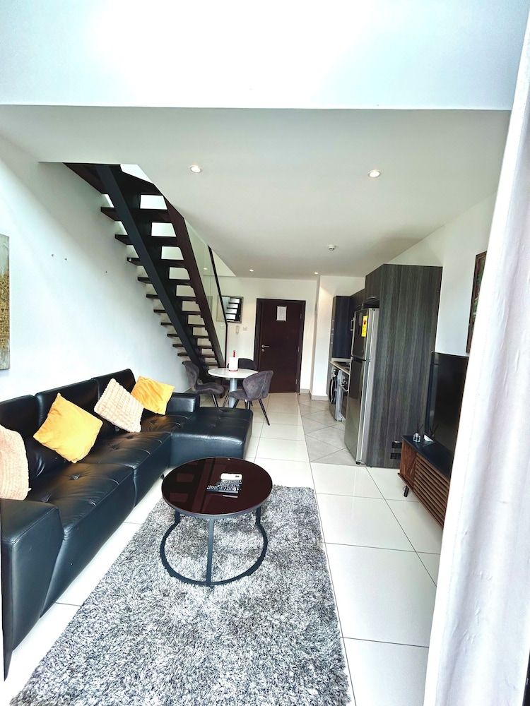 Unique Homes by Embassy Gardens Deluxe Duplex, 1 Bedroom, Pool View 45