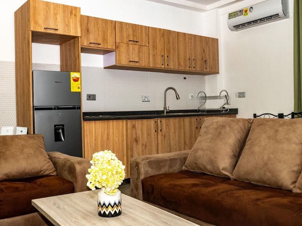 Colindale Court Business Suite, 2 Bedrooms 4