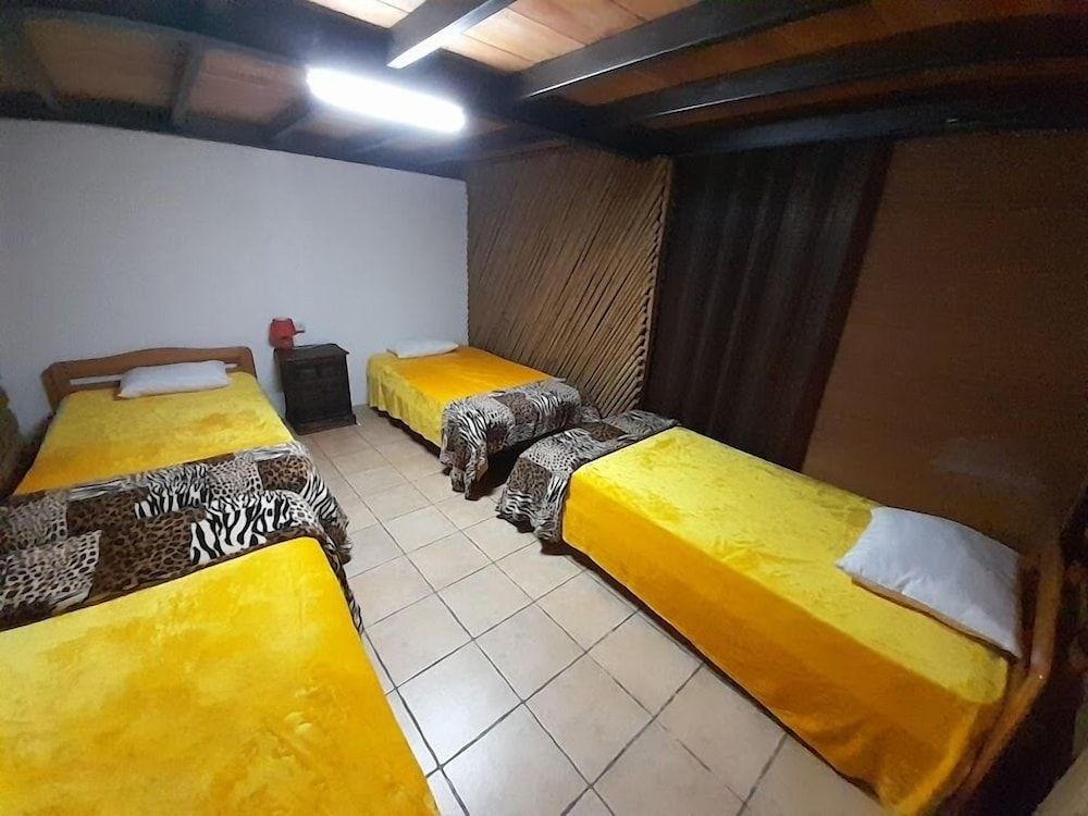 Hostal Casa Buho Basic Quadruple Room, Multiple Beds (Buho 1) 2