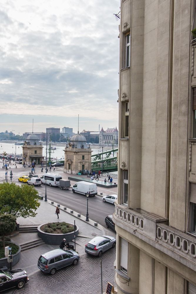 Butterfly Home Danube Comfort Double or Twin Room, City View 7