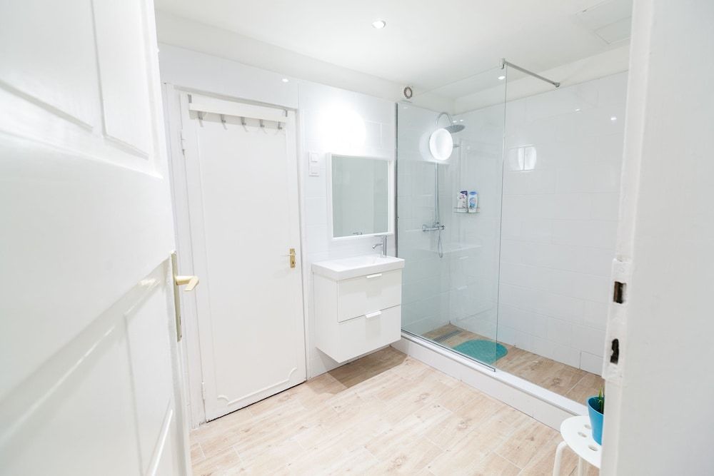 Classic Ernesto near Opera Design Apartment, Multiple Beds 26