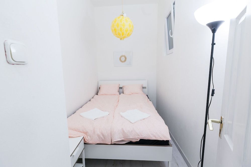 undefined Classic Ernesto near Opera 7