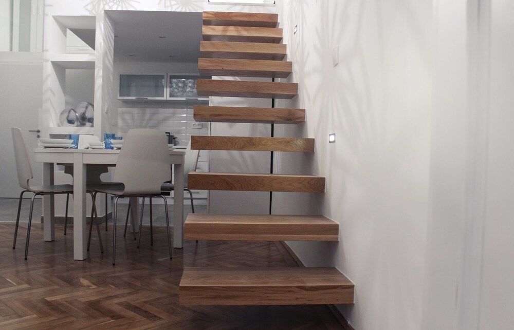 undefined Fantastic Ernesto near Basilica 9