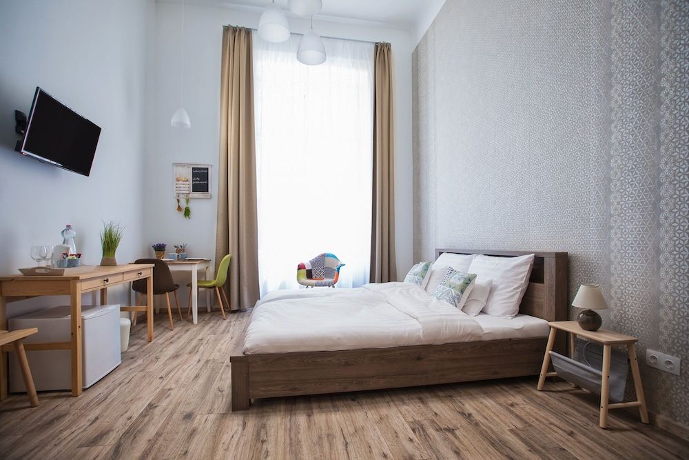 Budapest Passage City Double Room, 1 King Bed, Non Smoking 4