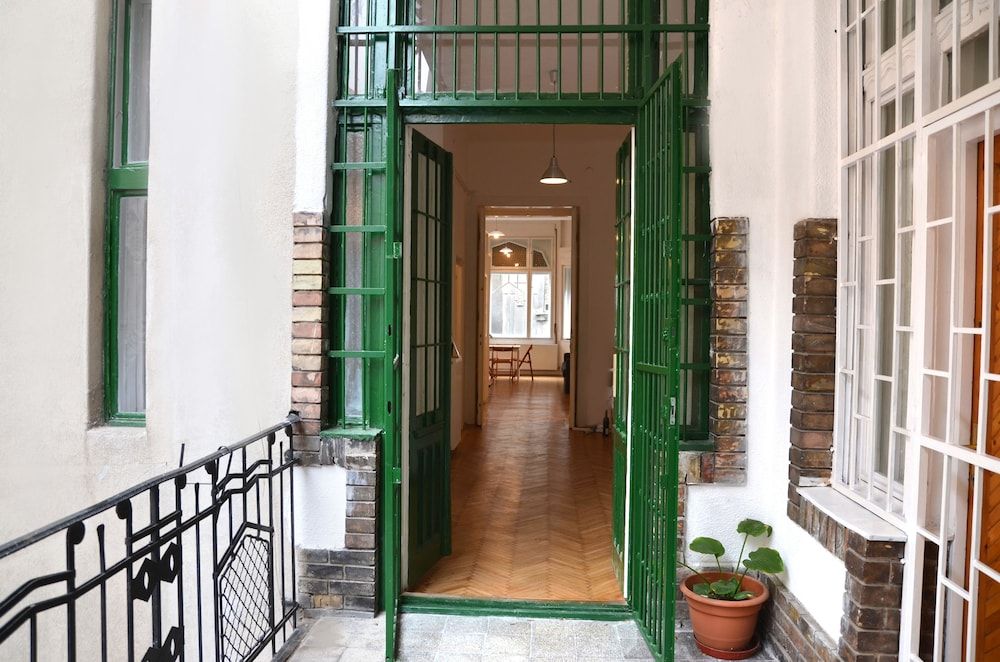 undefined Incredible Ernesto III 2