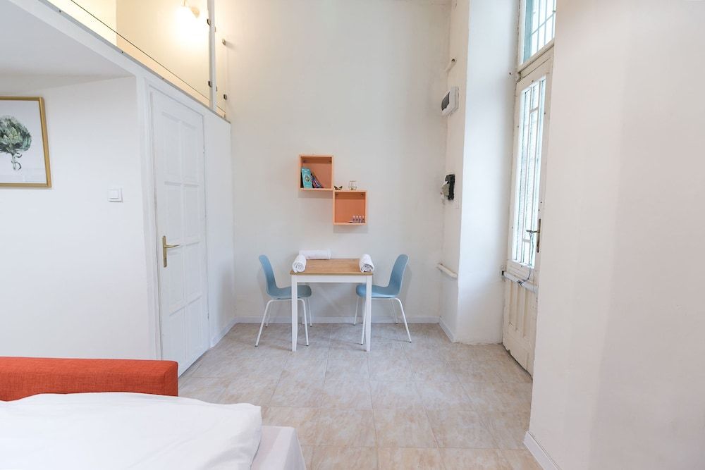 Sparkling Ernesto IV City Apartment, 4 Bedrooms 14