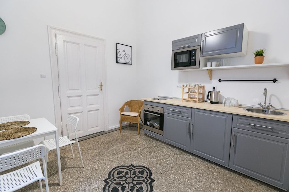 Sparkling Ernesto IV City Apartment, 4 Bedrooms 16