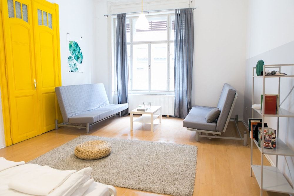 Fullhouse Ernesto II Economy Apartment, Multiple Beds 2