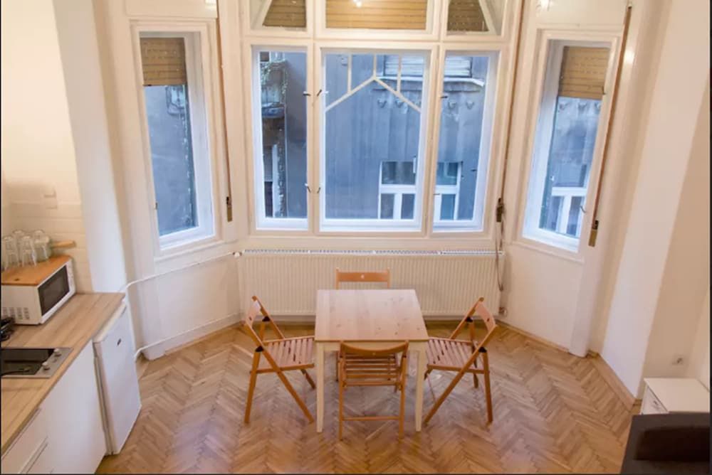 undefined Incredible Ernesto I 6