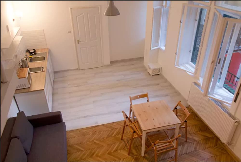 Incredible Ernesto IV City Apartment, 3 Bedrooms 13