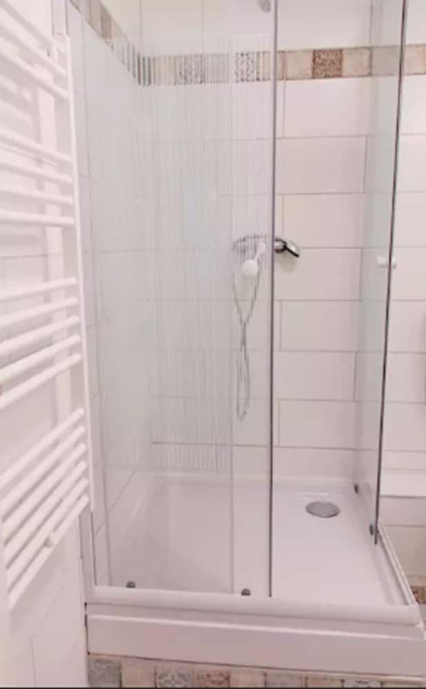 Incredible Ernesto IV City Apartment, 3 Bedrooms 26