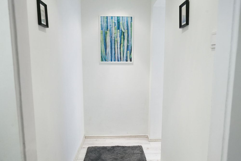 undefined Gorgeous Ernesto III 7