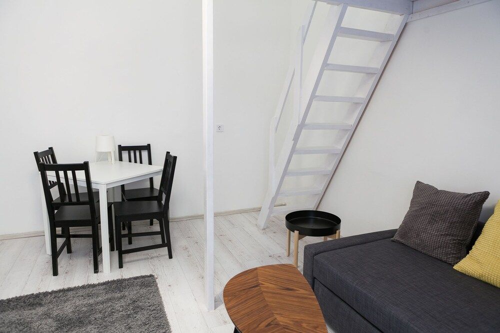 undefined Gorgeous Ernesto III 9