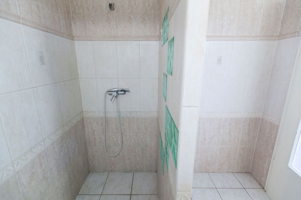 Colorful Ernesto II City Studio, 1 Queen Bed with Sofa bed 10