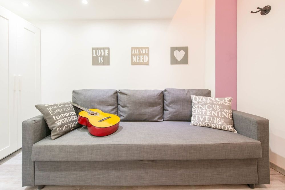 Happy Home Budapest POP Design Apartment (PURPLE)