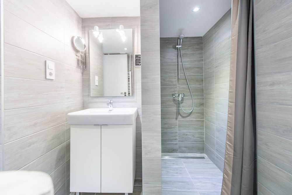 Happy Home Budapest POP Design Apartment (PINK) 4