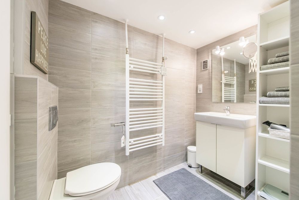 Happy Home Budapest POP Design Apartment (ORANGE) 5