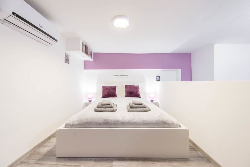 Happy Home Budapest POP Design Apartment (PURPLE) 4