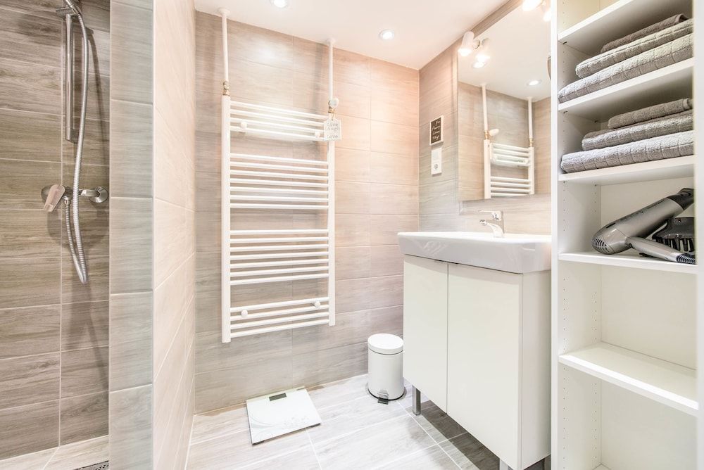 Happy Home Budapest POP Design Apartment (PURPLE) 6