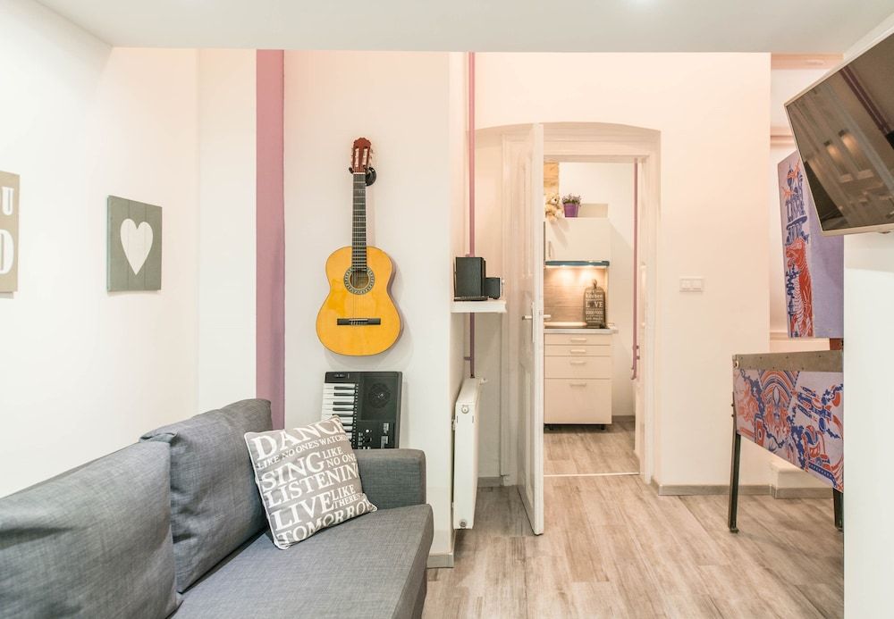 Happy Home Budapest POP Design Apartment (PURPLE) 7
