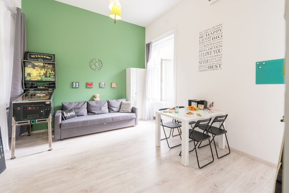 undefined happy home Budapest FOX 10