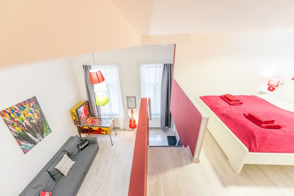 happy home Budapest FOX Design Apartment, 1 Queen Bed with Sofa bed (RED) 2