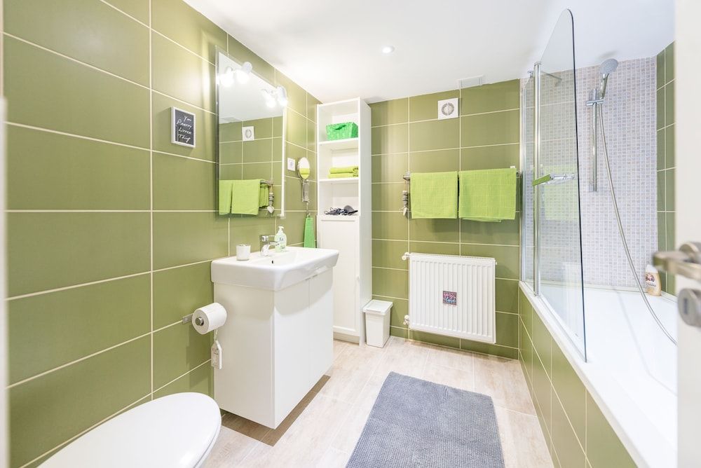 undefined happy home Budapest FOX 8