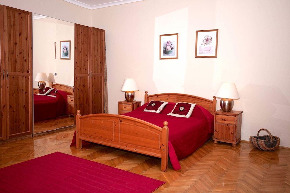 undefined Riverdale Residence