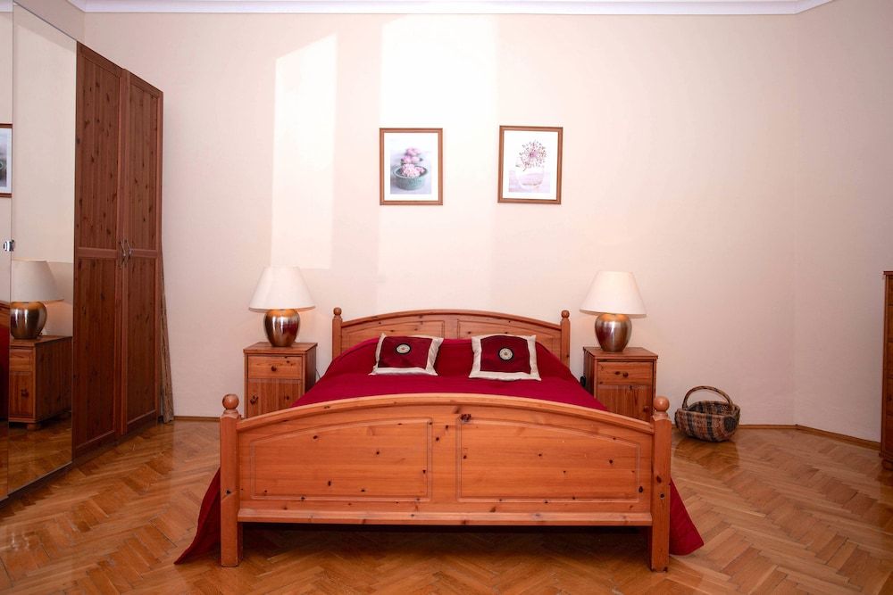 undefined Riverdale Residence 5