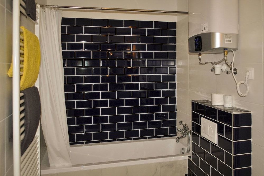 Sunset Central Apartment City Apartment, Accessible, Courtyard View 4