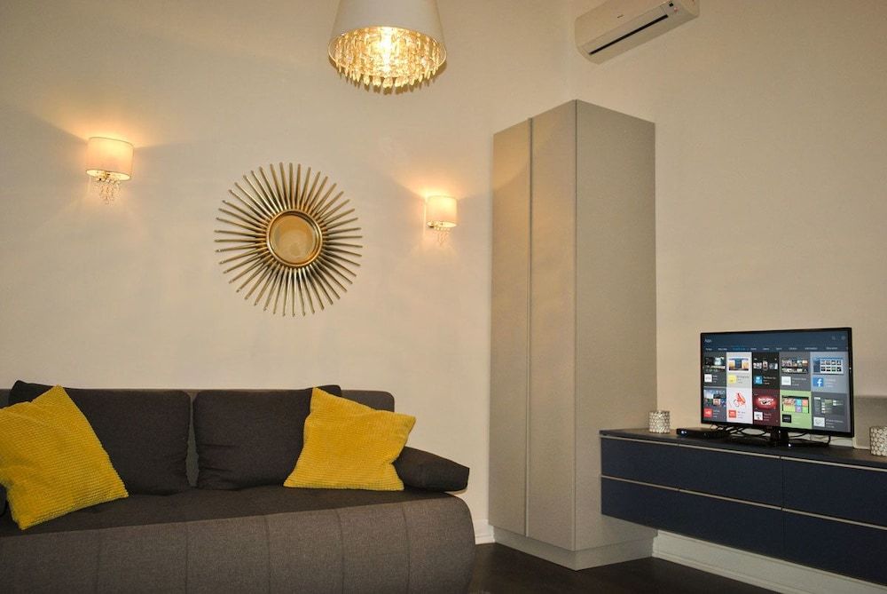 Sunset Central Apartment City Apartment, Accessible, Courtyard View 9