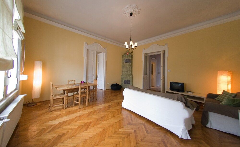 Opera Theater Apartment Family Apartment 34