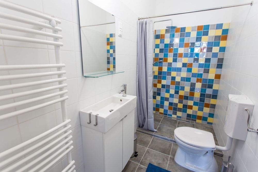 undefined Upbeat Downtown 7