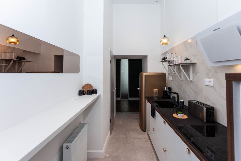 undefined Luxury Central Apartment 7