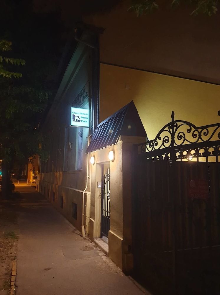 undefined Guest House Orczy Park 2