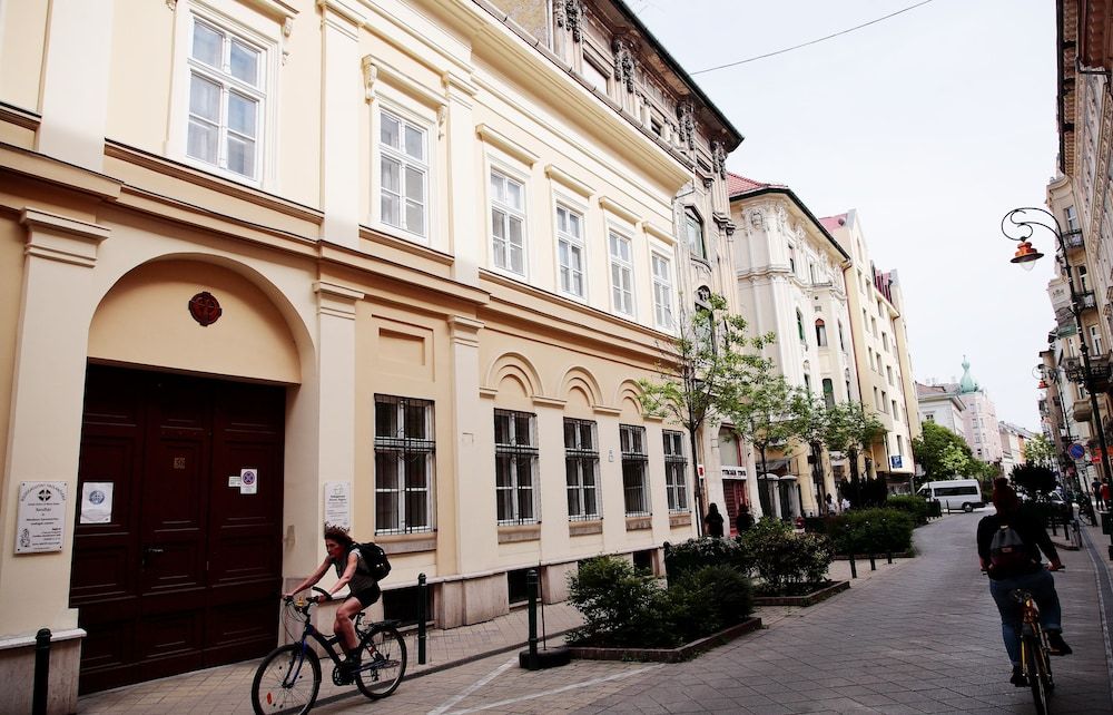 undefined Pop Up Hostels - Downtown 4