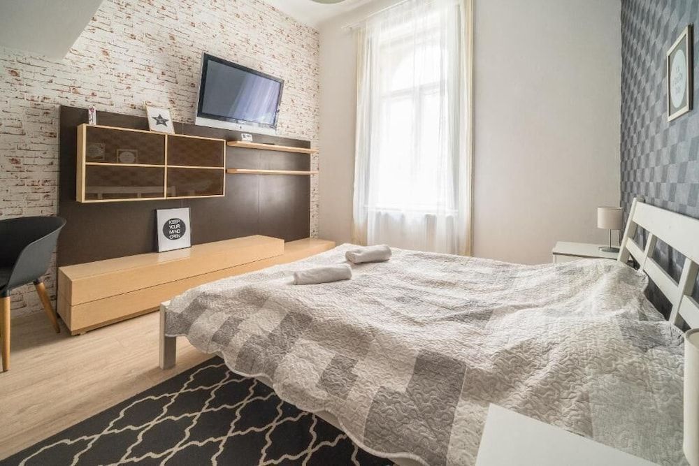 undefined Susan Apartment 2 7