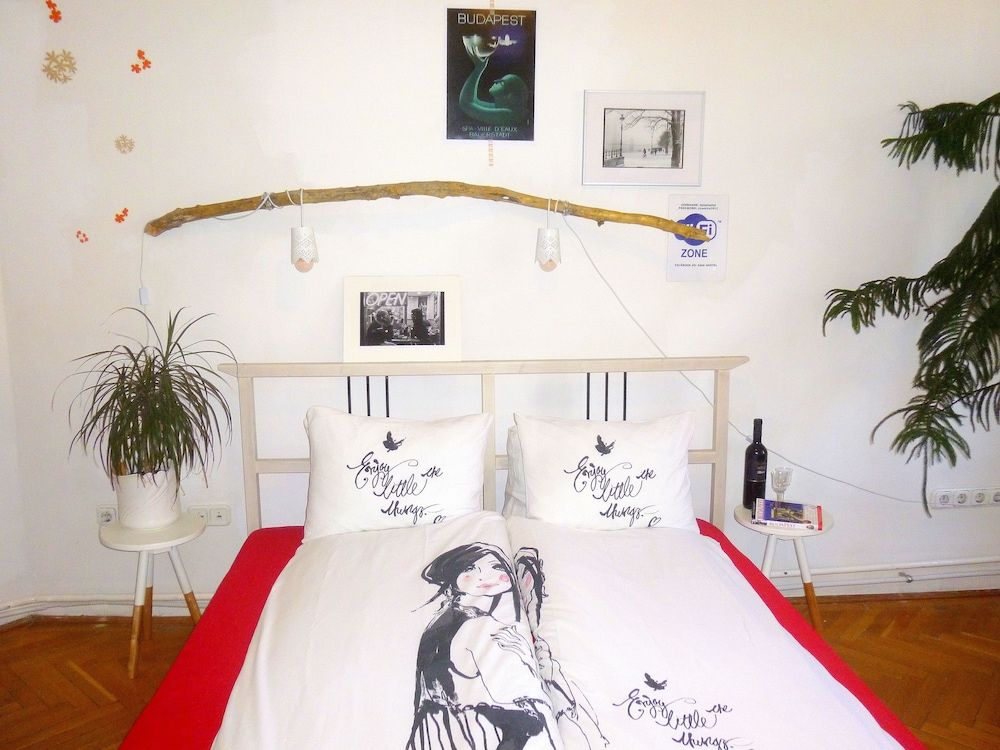 Gaia Astoria Double or Twin Room, Shared Bathroom 2