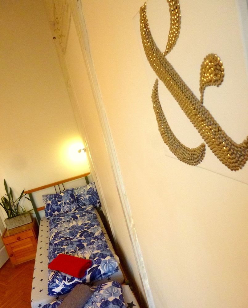 Gaia Astoria Triple Room, Shared Bathroom 9