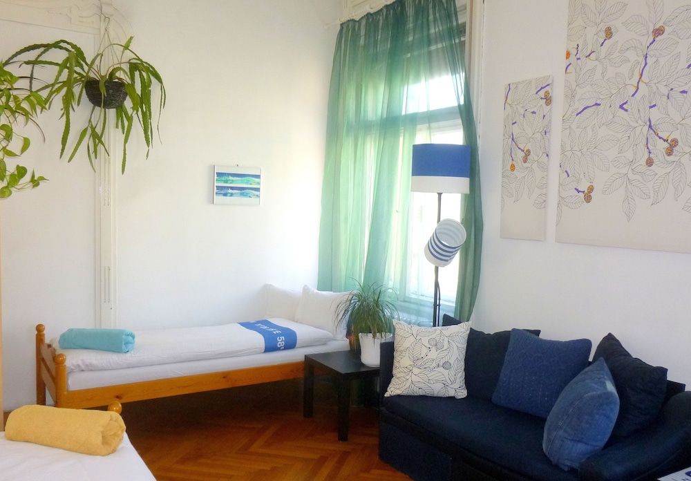 Gaia Astoria Triple Room, Shared Bathroom 6