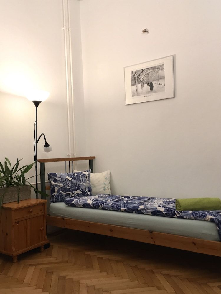 Gaia Astoria Double or Twin Room, Shared Bathroom 7