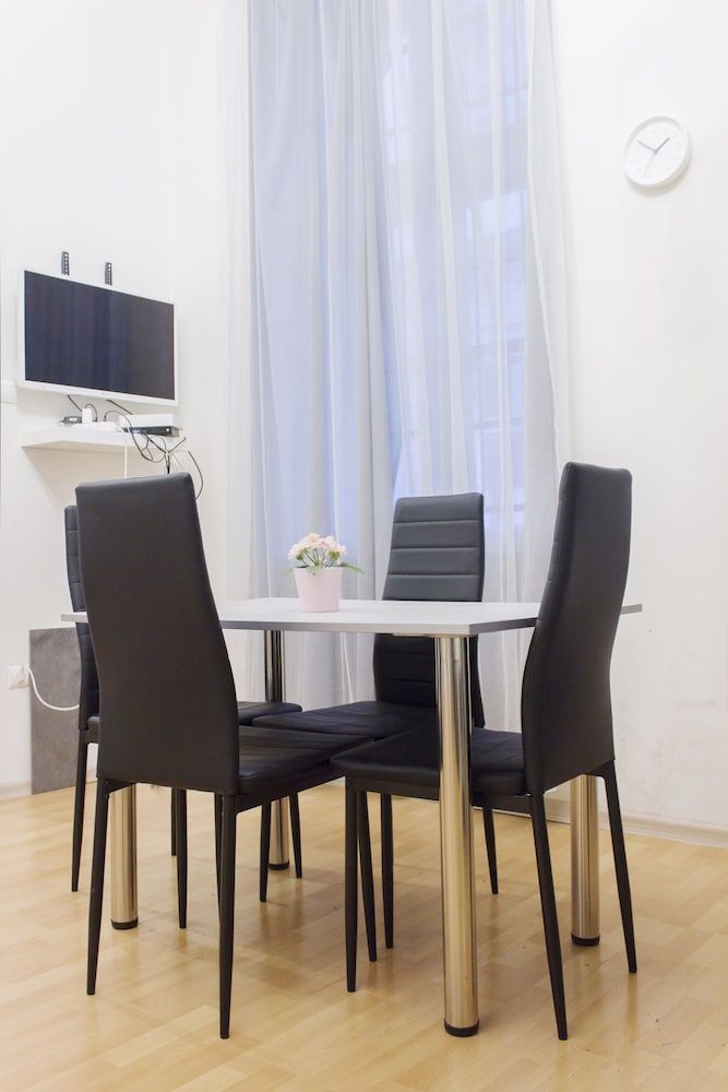 undefined Lisa Apartment 5