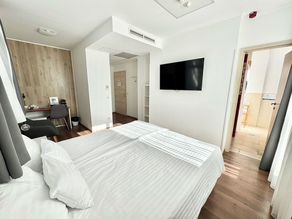 Rooftop City Residence Deluxe Double or Twin Room 12