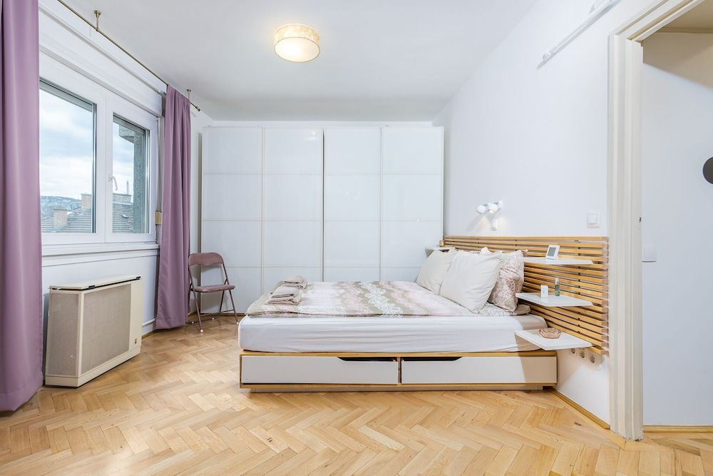 undefined Venus Apartments Gellert Hill 8