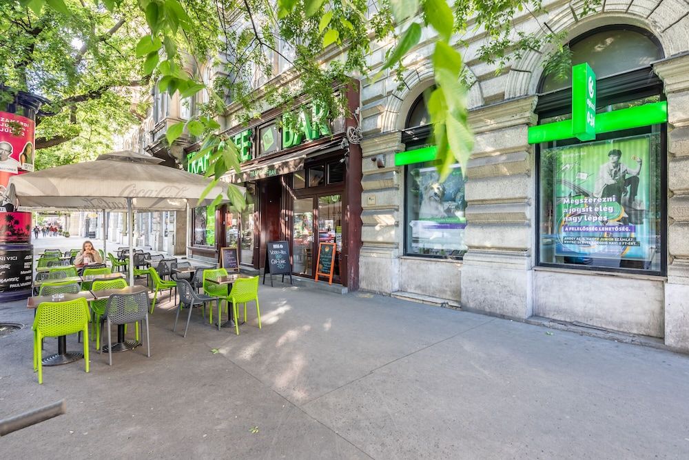 undefined Luxurious Apartment At City Center 10